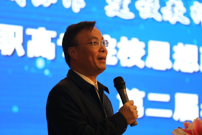 震旦的老总_战锤震旦