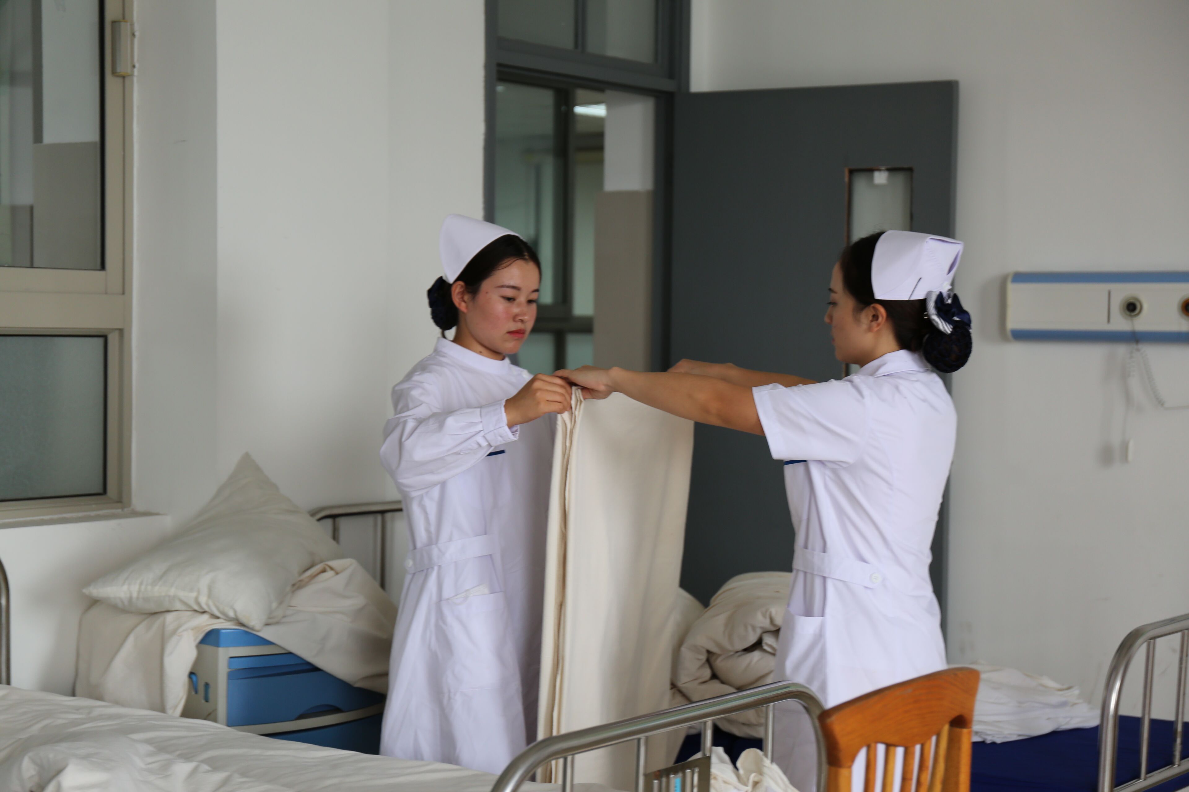 加强护理技能,激发专业热情——公共卫生与护理学院16级护理技能大赛